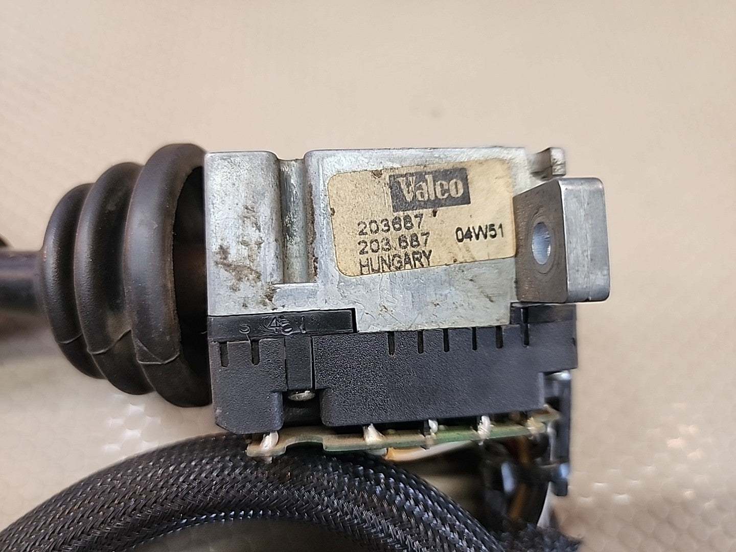 VALCO TURN SIGNAL IS WINDSHIELD WIPER CONTROL 203687 04W51