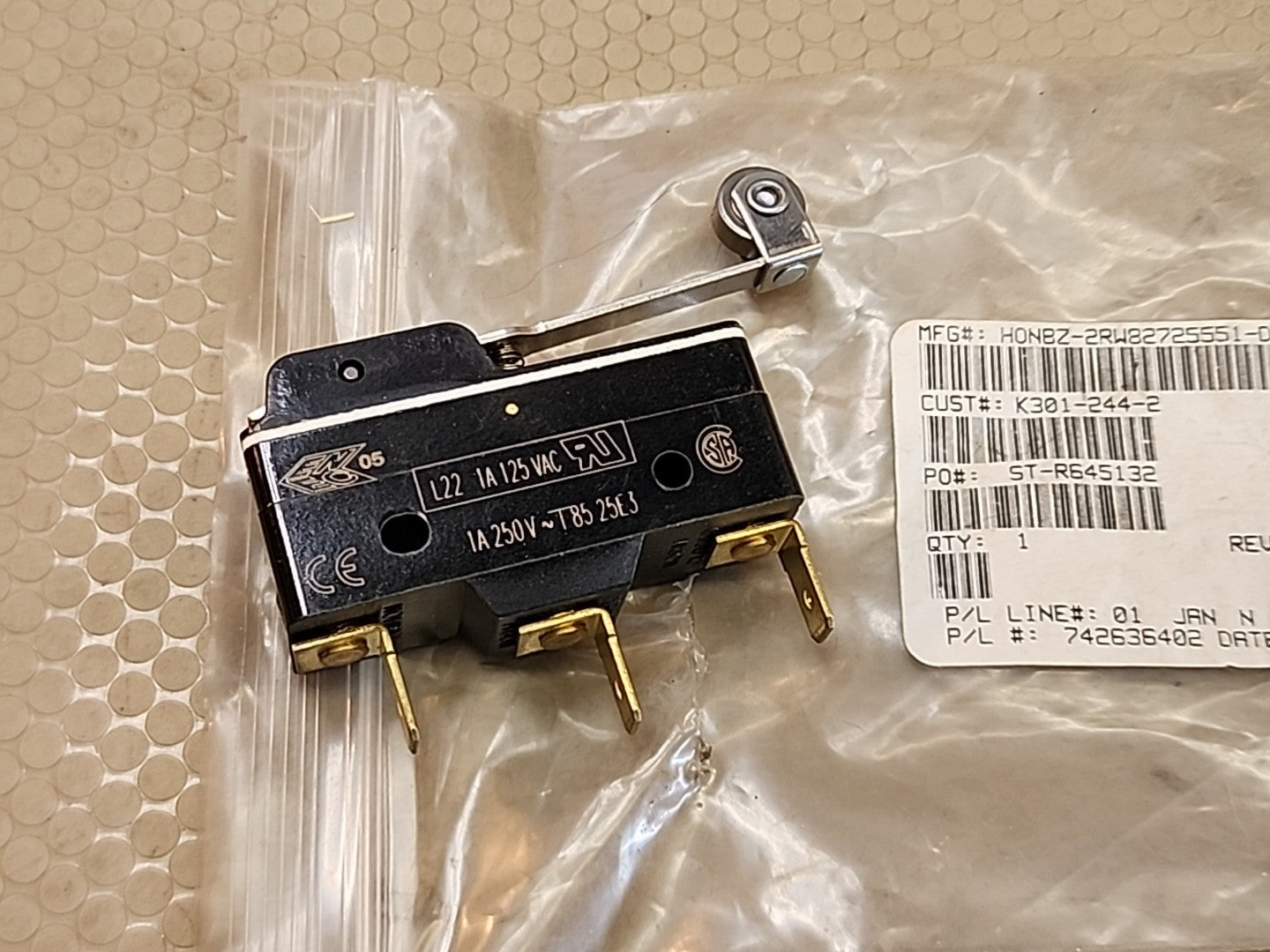 HONBZ-2RW82725551 BASIC SNAP ACTION SWITCH