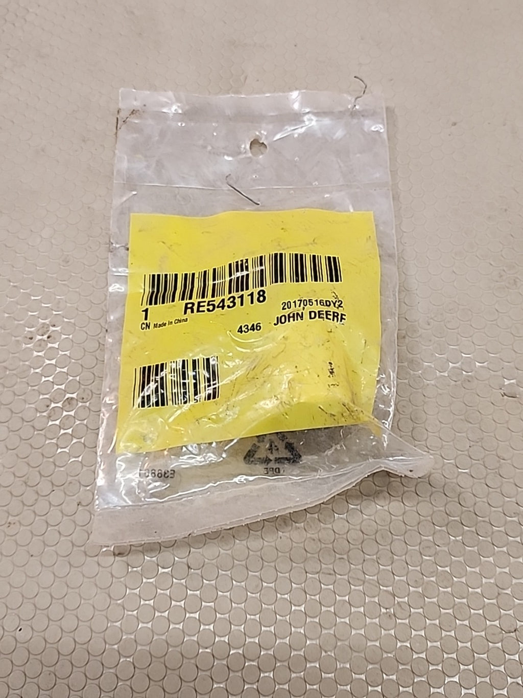 John Deere RE543118 FITTING