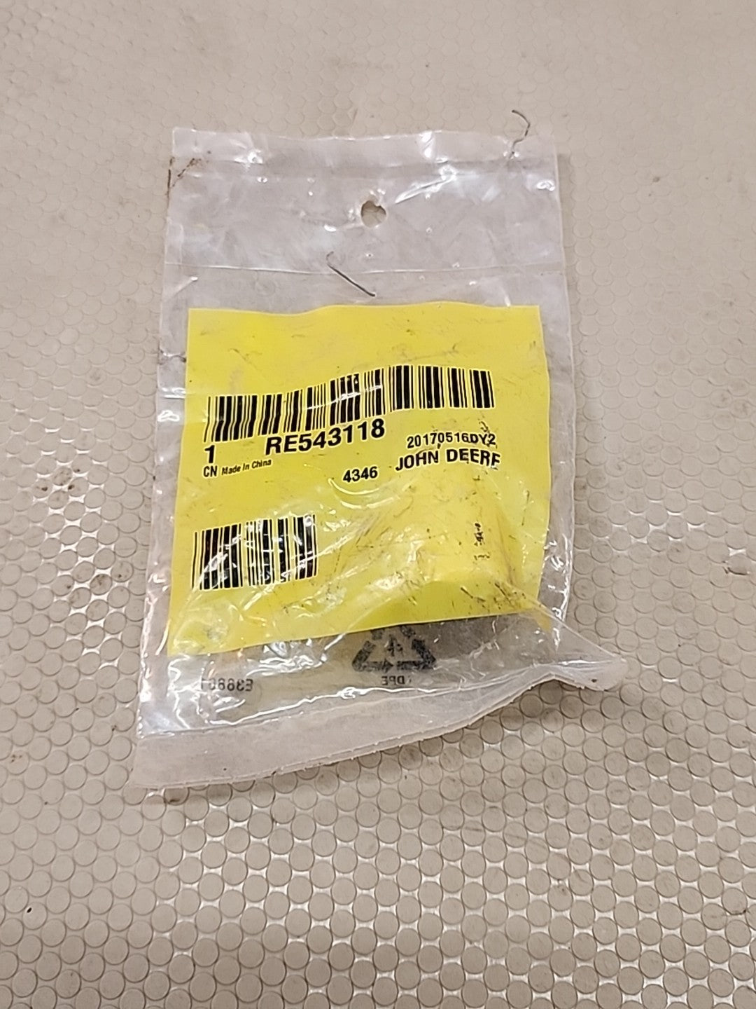 John Deere RE543118 FITTING