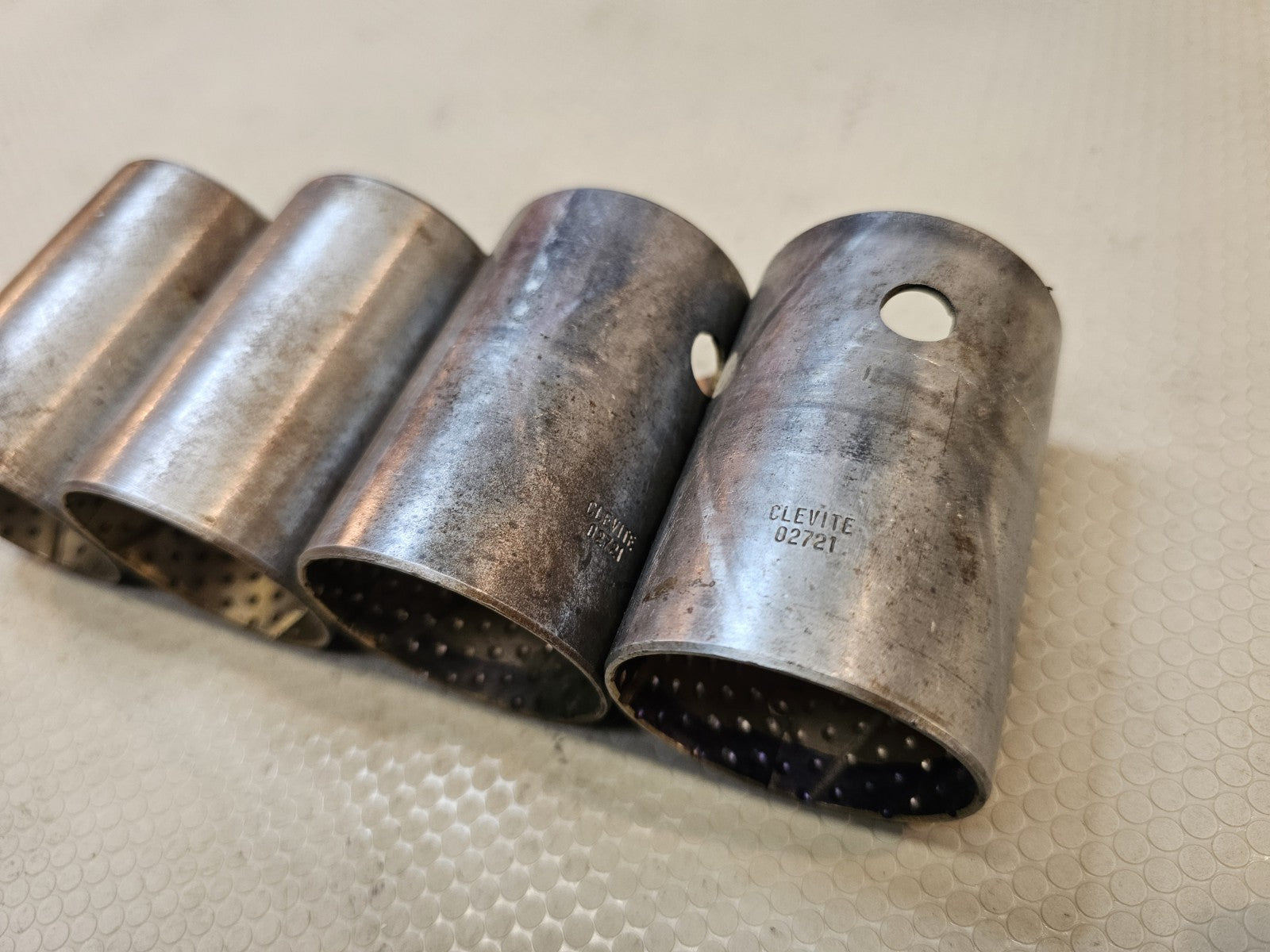 Cummins 2x  Clevite 02721  45F1079  King Pin Bushing + 2x Clevite 02726
