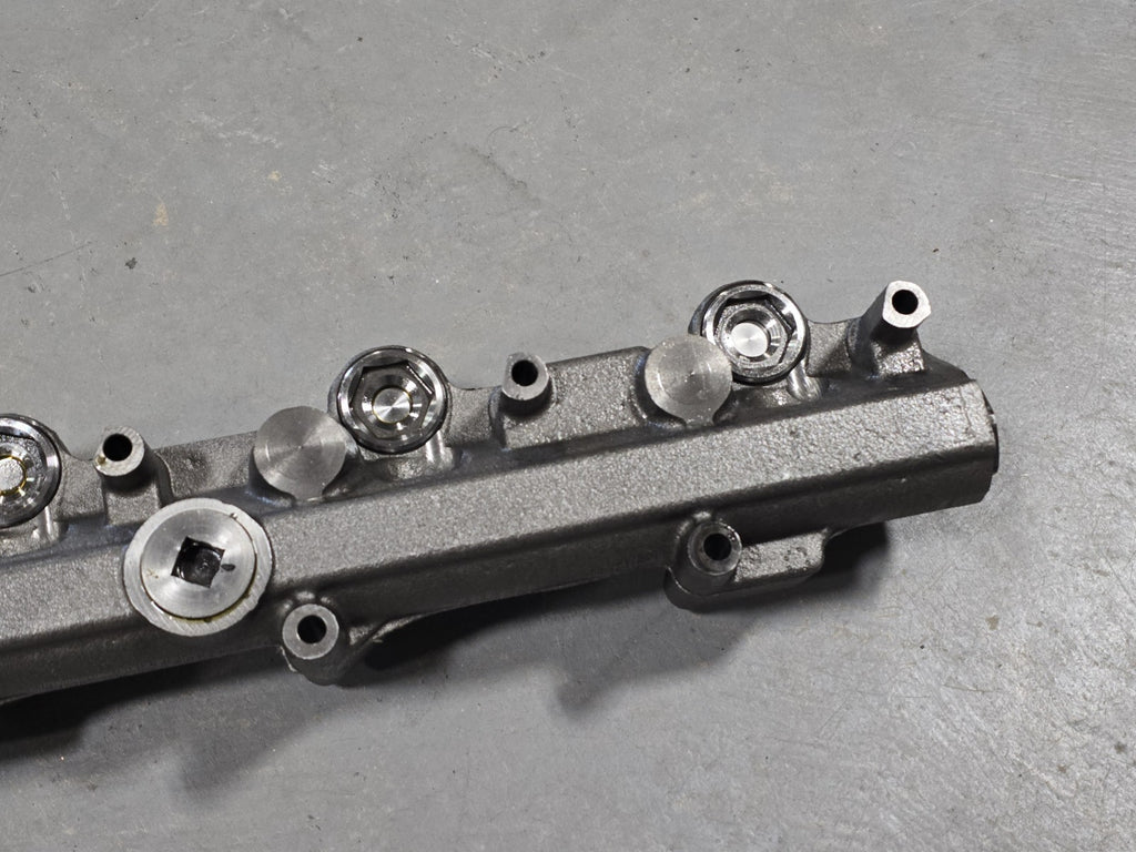 International DT466E Diesel Engine Fuel Injection Rail, 1832477C2, 1832479C2