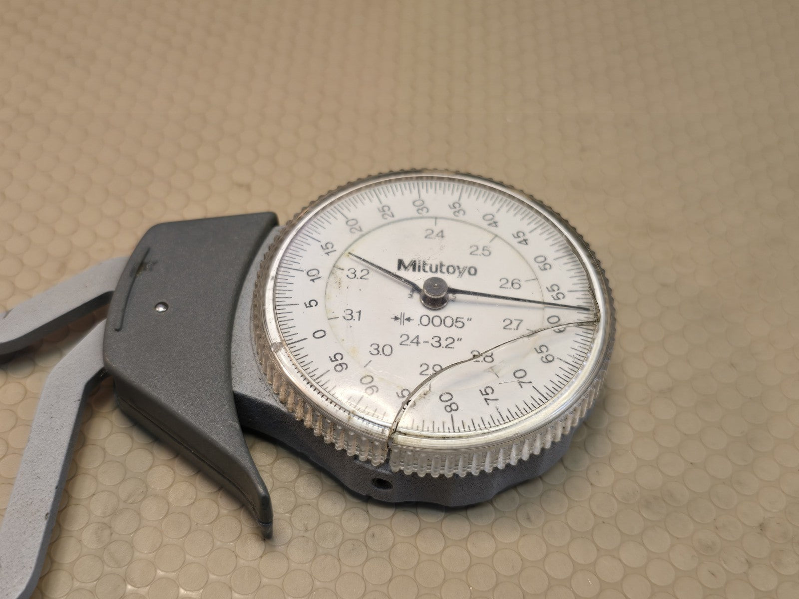 Mitutoyo 209-707 Internal Dial Caliper Gage, 2.4-3.2" Range, .0005" Graduation