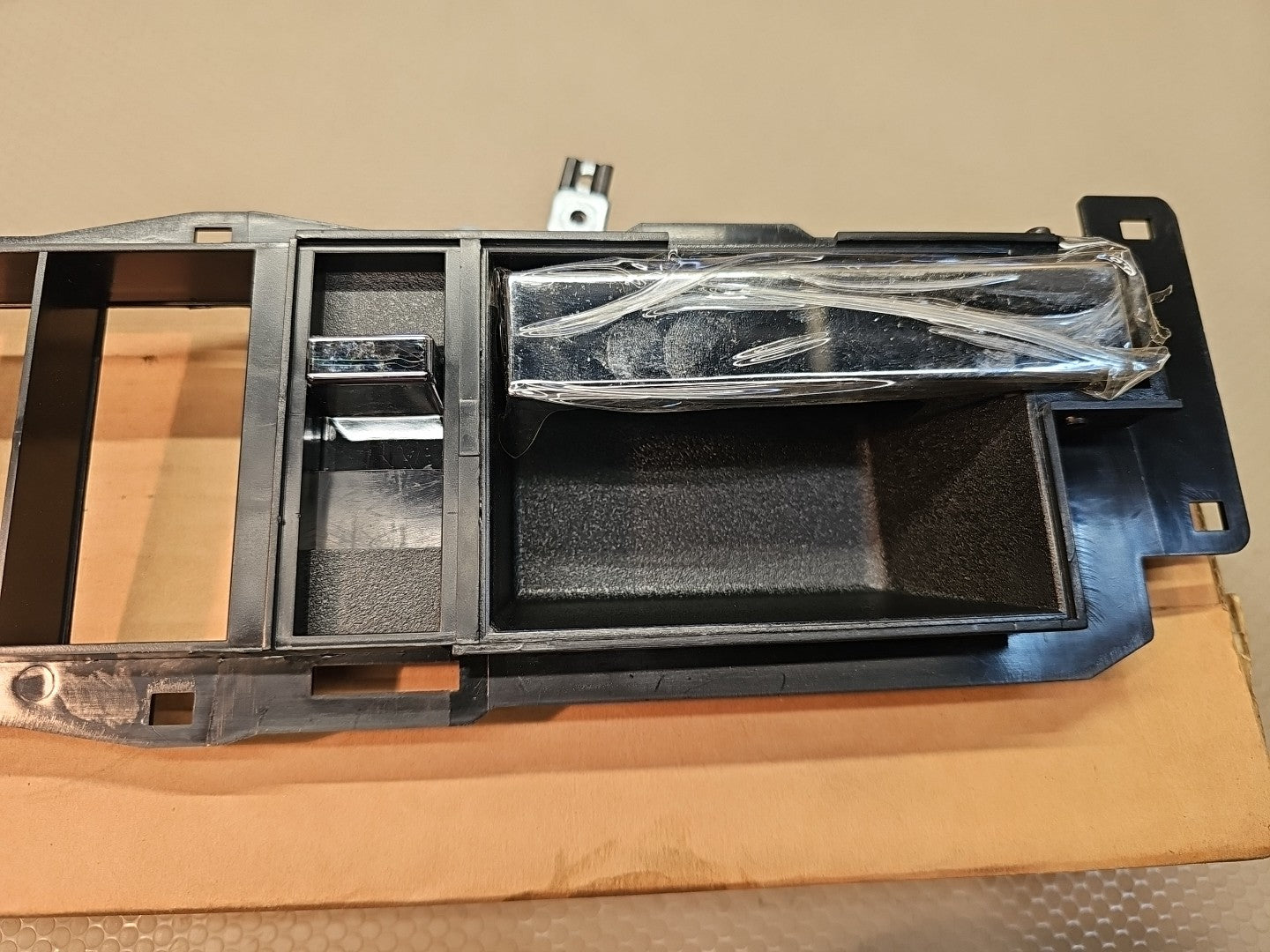 INSIDE LEFT HAND DOOR HANDLE OE#22086873  BLACK AND CHROME 