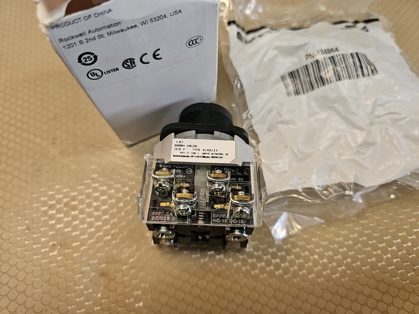 Allen Bradley 800H-HR2B 2-Pos Switch 800HHR2B W/(2) 800T-XA SERIES F
