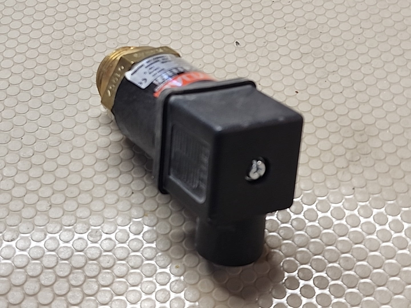 HYDAC Thermostat TM Series 220VAC 10Amps 120 Deg. IP65 NEW Mono tm45a3