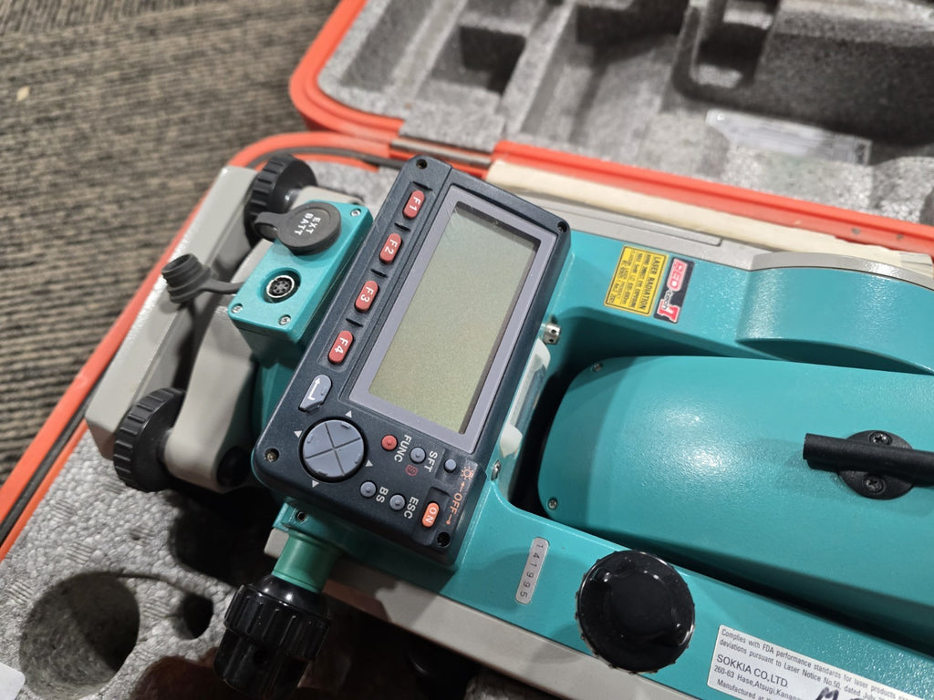 Sokkia SET630R Reflectorless Total Station W/ 2 Batteries, Case, Tools