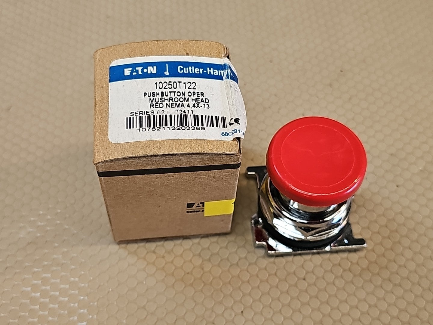 NEW EATON CUTLER HAMMER 10250T122 RED Momentary Head Pushbutton Operator