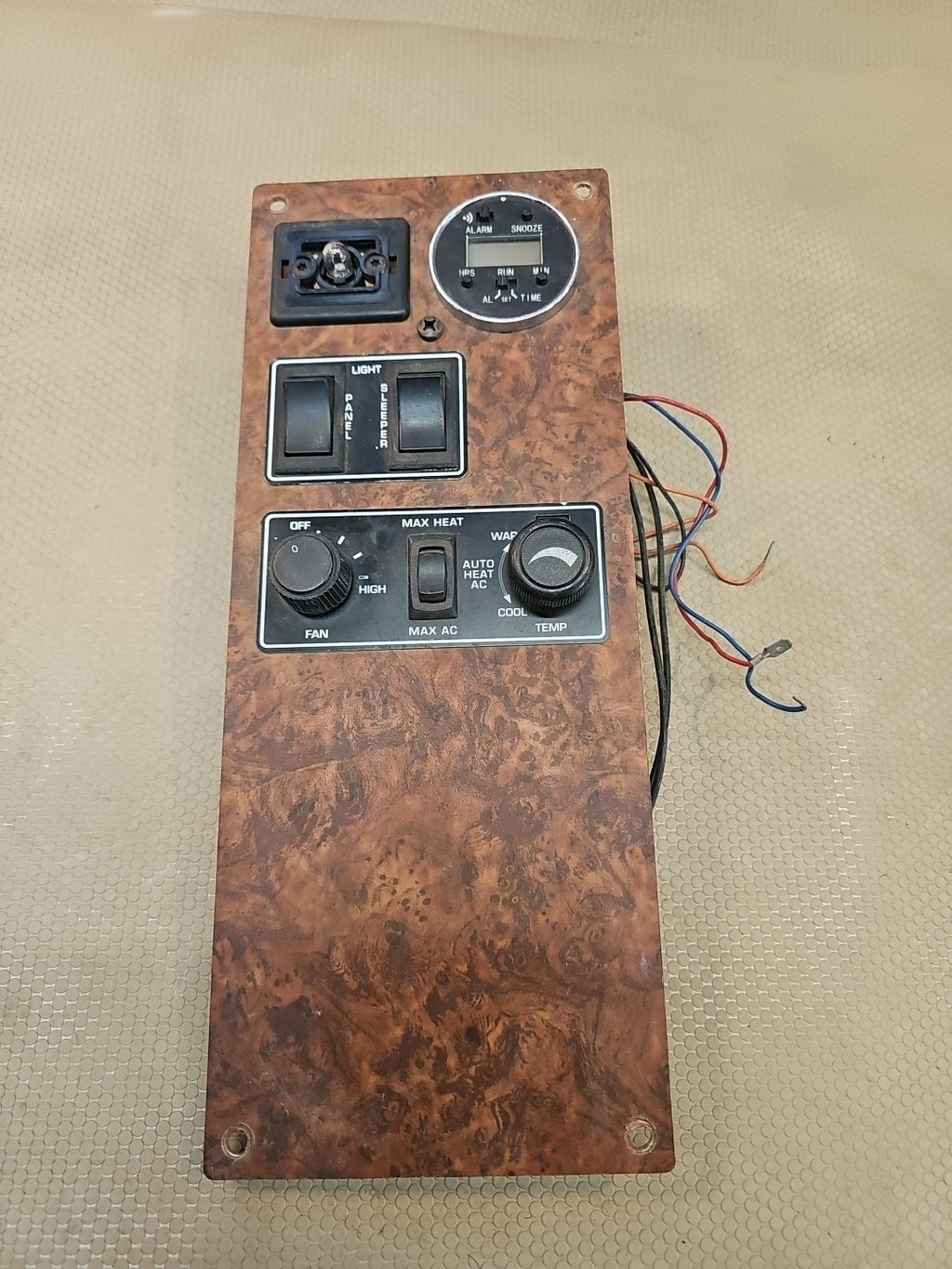Kenworth 11474AA Sleeper Panel 24803 + Extra Gauge