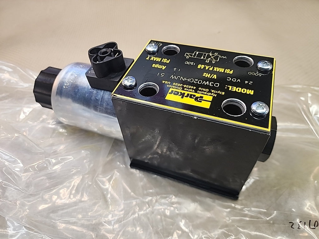 NEW Parker Hydraulic solenoid valve D3W020HNJW51