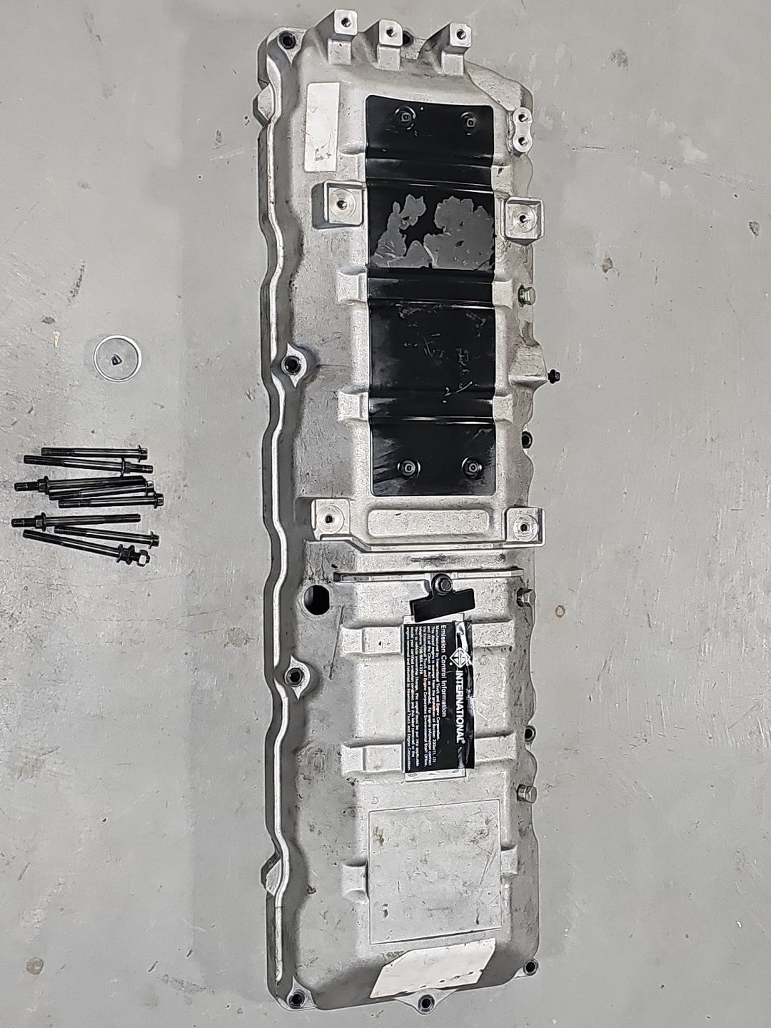 7078025C3 International Durastar 7.6L Maxxforce DT Valve Cover Assembly - USED