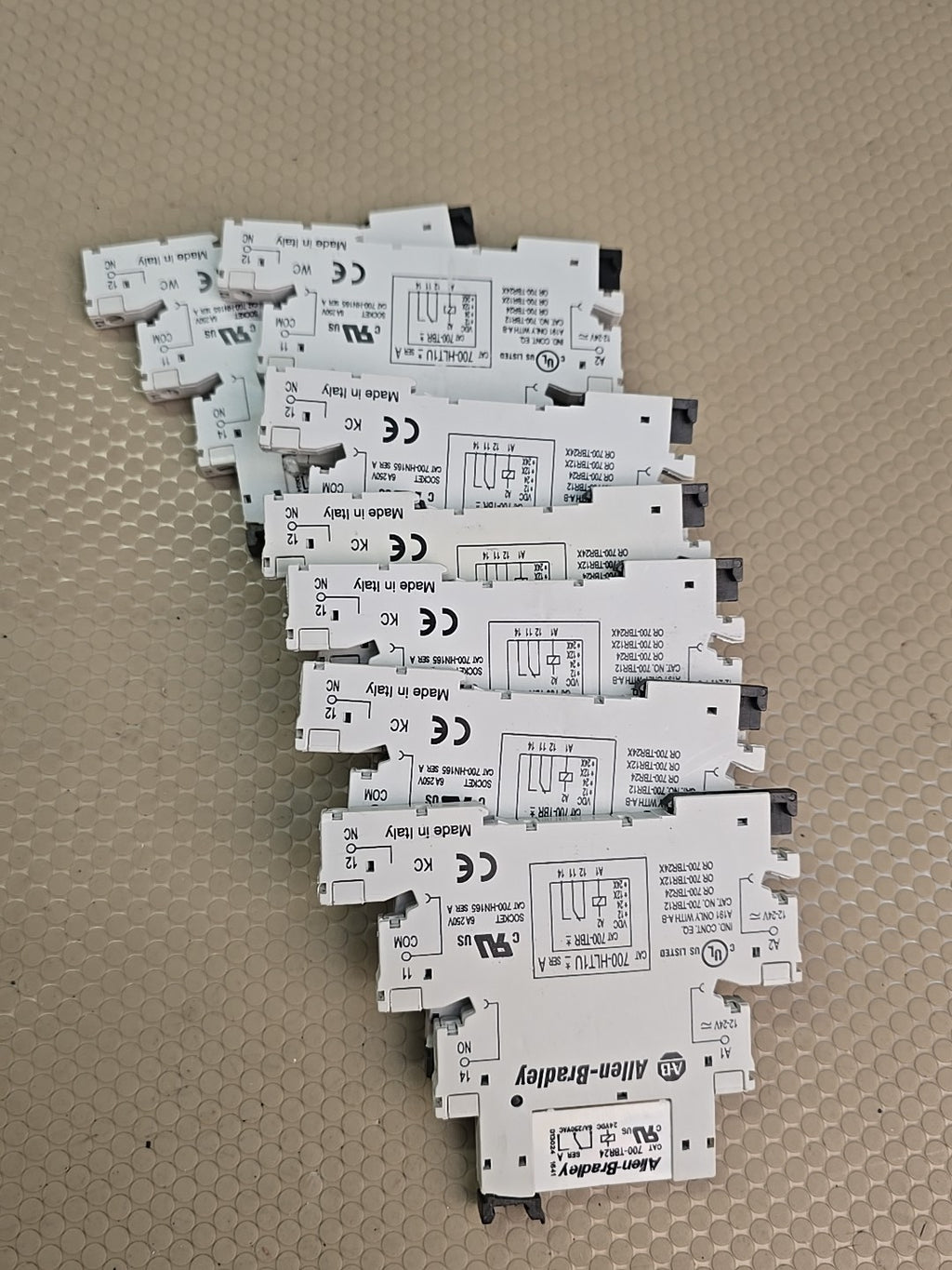 Lot Of 7 ALLEN BRADLEY 700 HLS2Z24 Control Module 700 TBS24 Base 700 TBR24 Relay