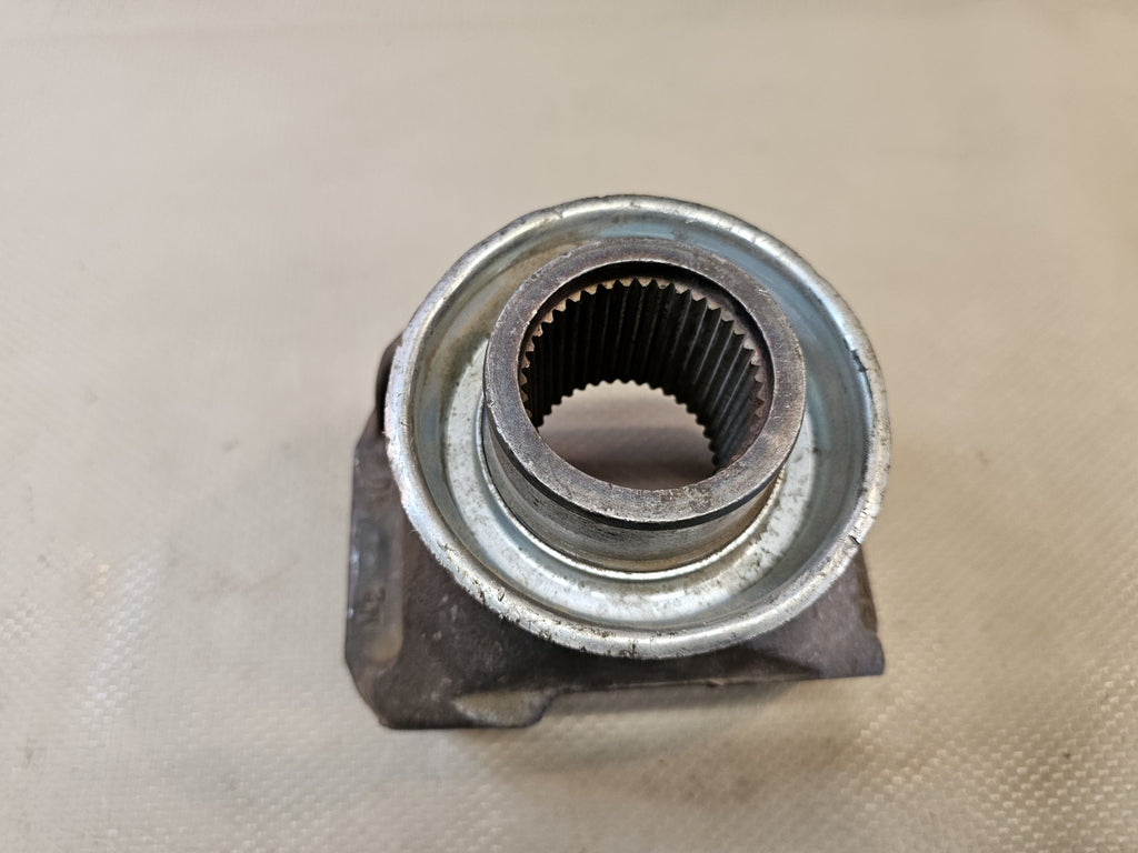 Genuine Spicer 6-4-8541-7X Series end yoke Spline