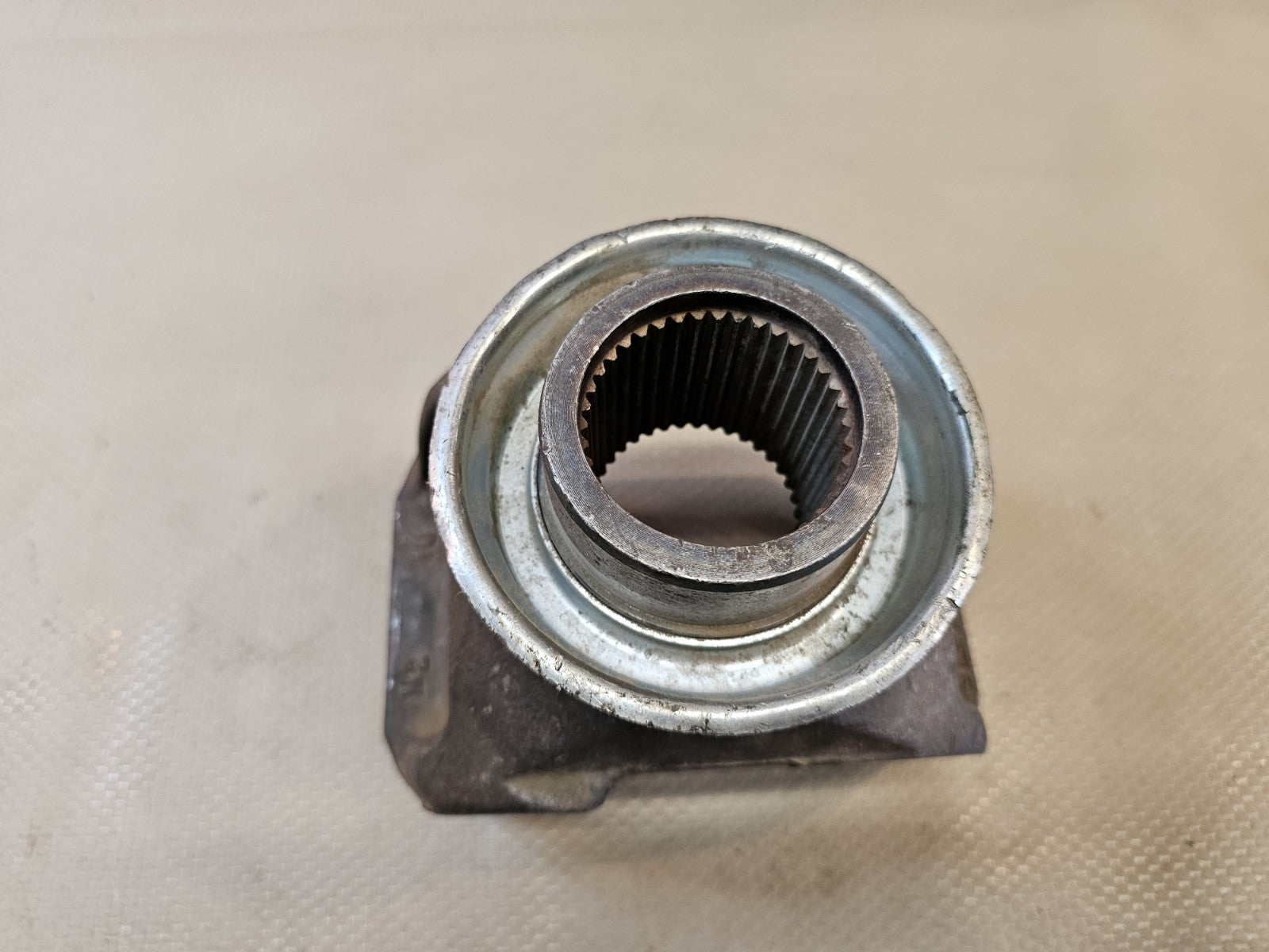 Genuine Spicer 6-4-8541-7X Series end yoke Spline