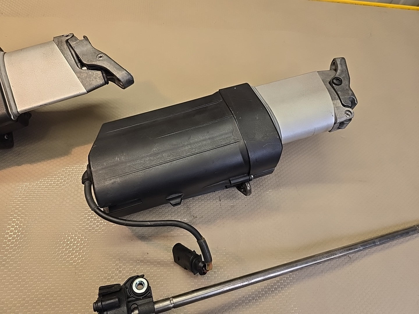 PORSCHE 991 TURBO S REAR WING SPOILER MOTOR DRIVE SET OEM 991504043
