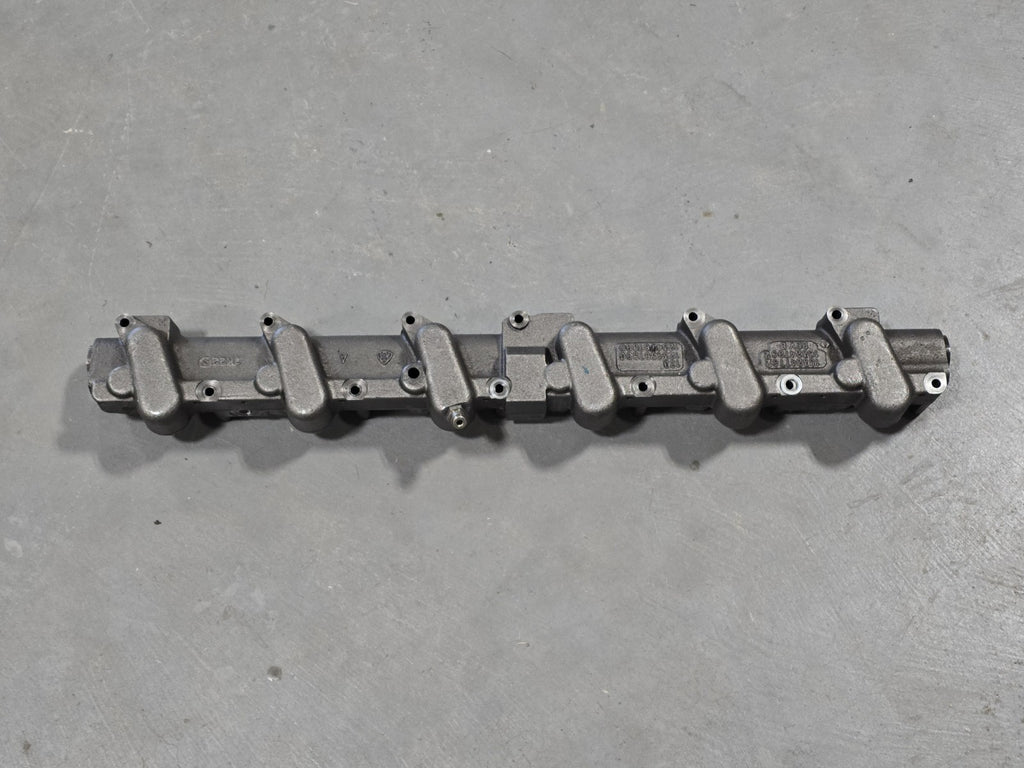 International DT466E Diesel Engine Fuel Injection Rail, 1832477C2, 1832479C2
