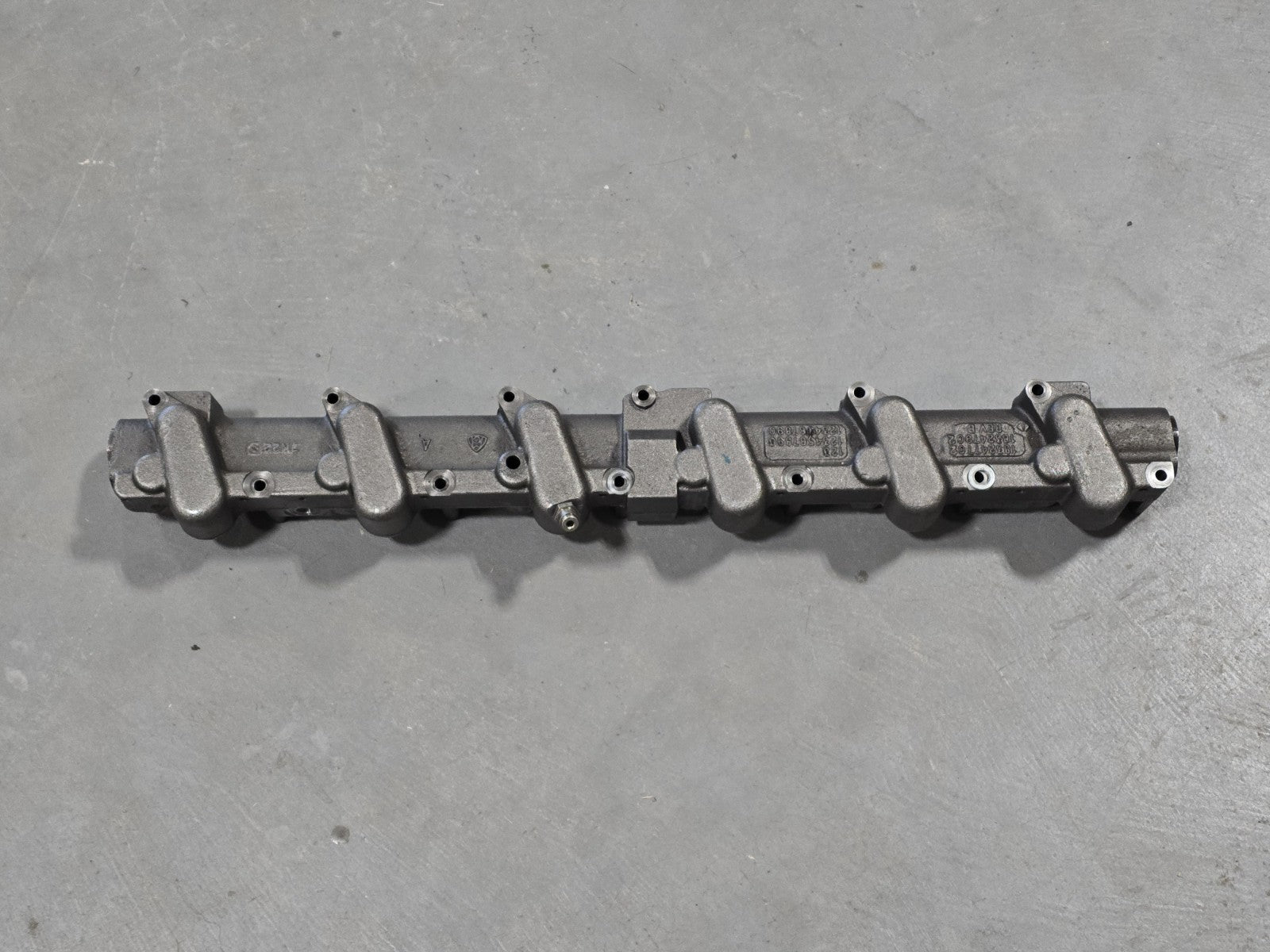 International DT466E Diesel Engine Fuel Injection Rail, 1832477C2, 1832479C2
