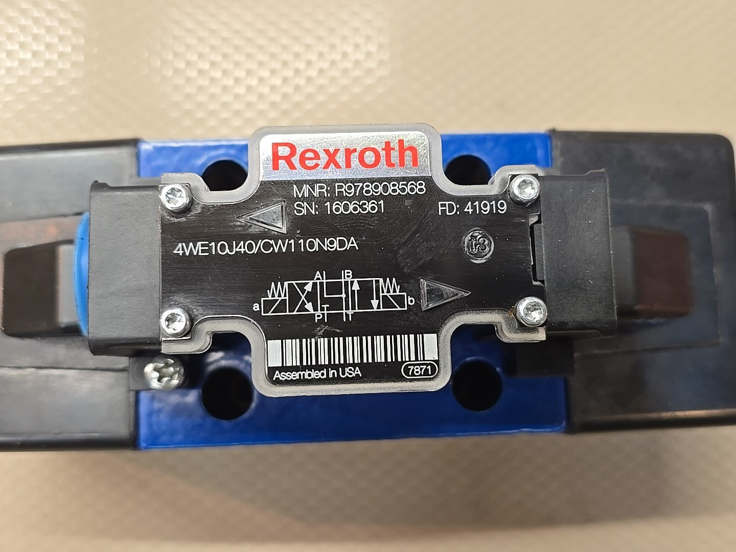 REXROTH 4WE10J40/CW110N9DA/V R978908908 110/120V Electromagnetic valve NEW!