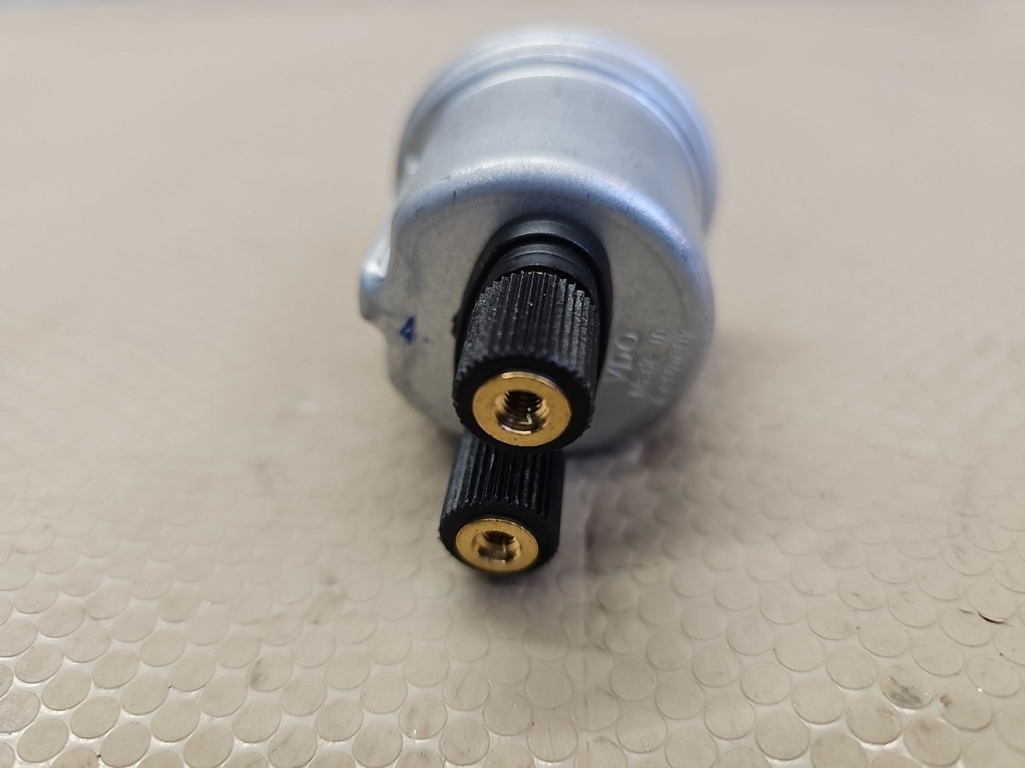 VDO Pressure Sender 321 38/8 0-28 bar Floating Ground 