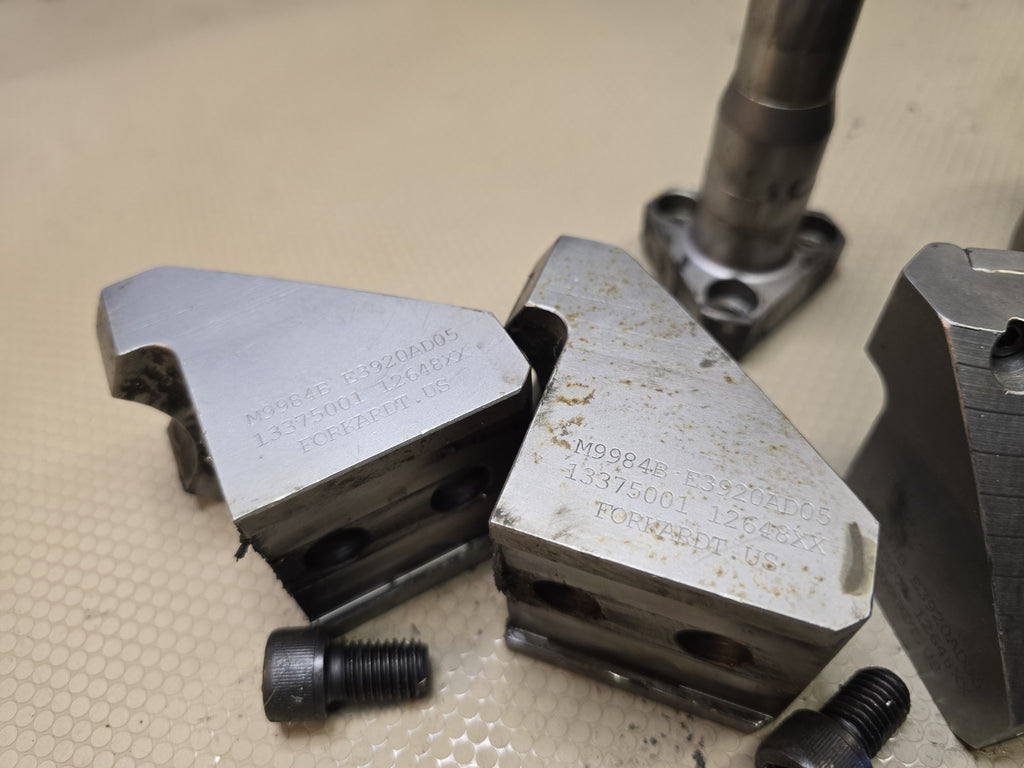 Forkardt Hardinge M17381A-2/tl6456d001 3 Jaw Lathe Chuck (pull down) + Jaws 8in