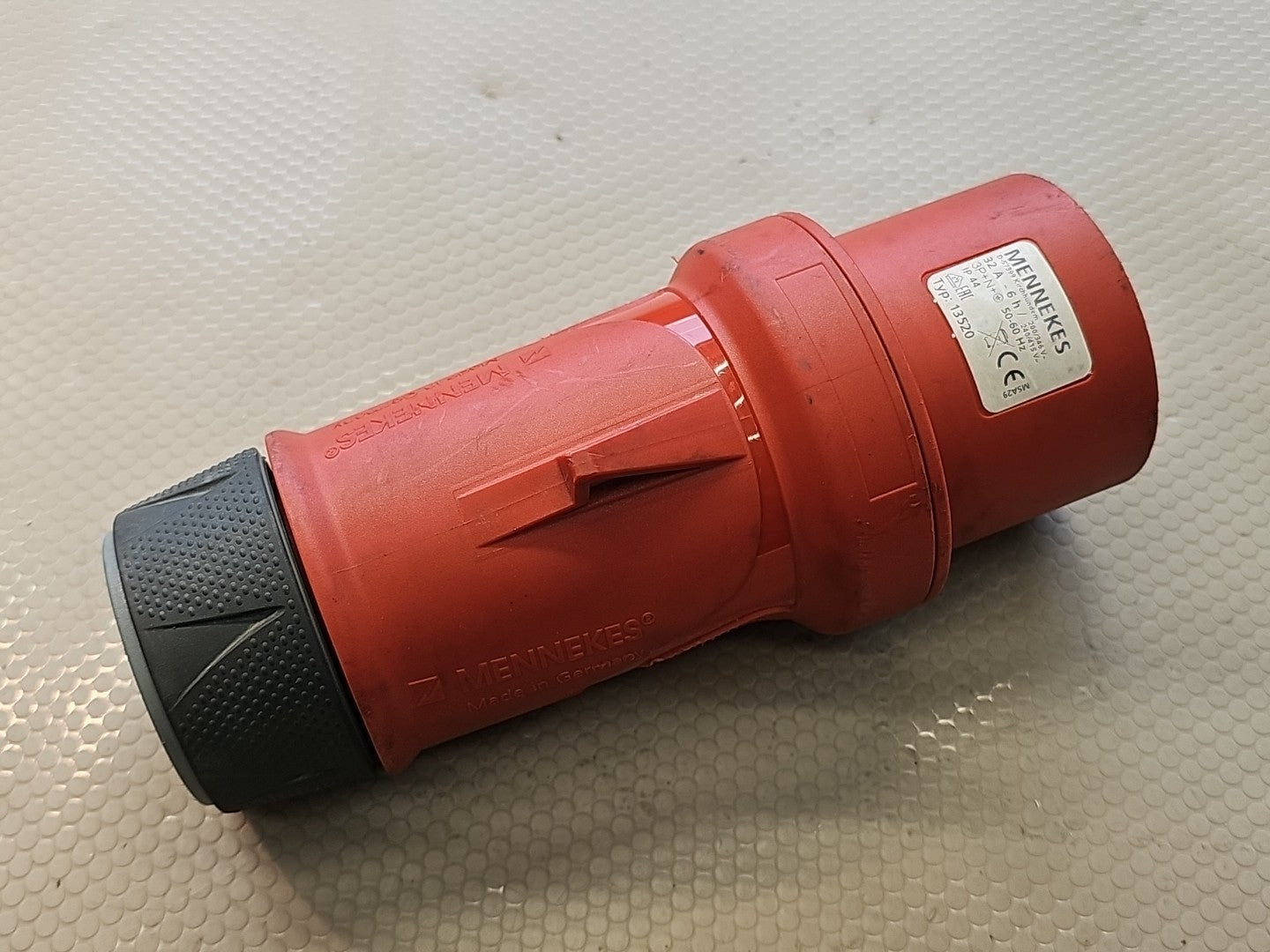 MENNEKES TYP 13520 PLUG POWERTOP® XTRA WITH ERGOCONTACT   [IP54 32A 5P 400V]