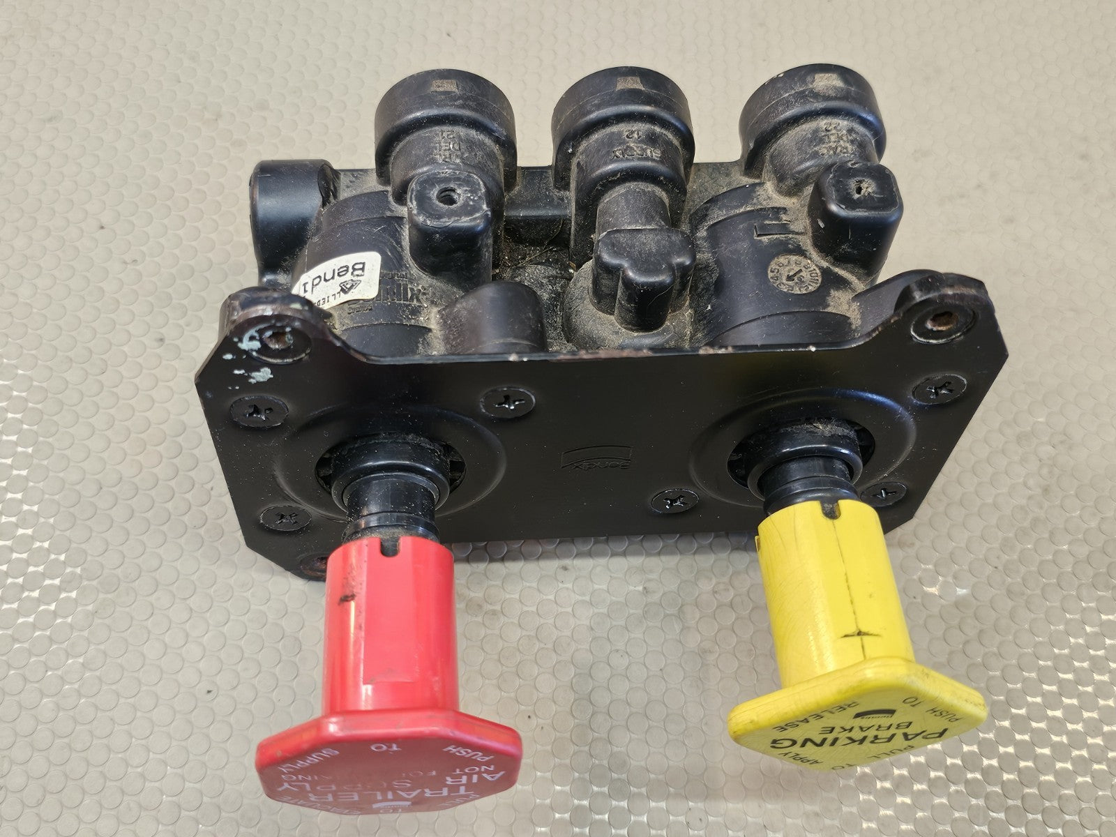 GENUINE BENDIX MV3 DASH VALVE - MV-3 - TRAILER PARKING BRAKE - 800516 065167