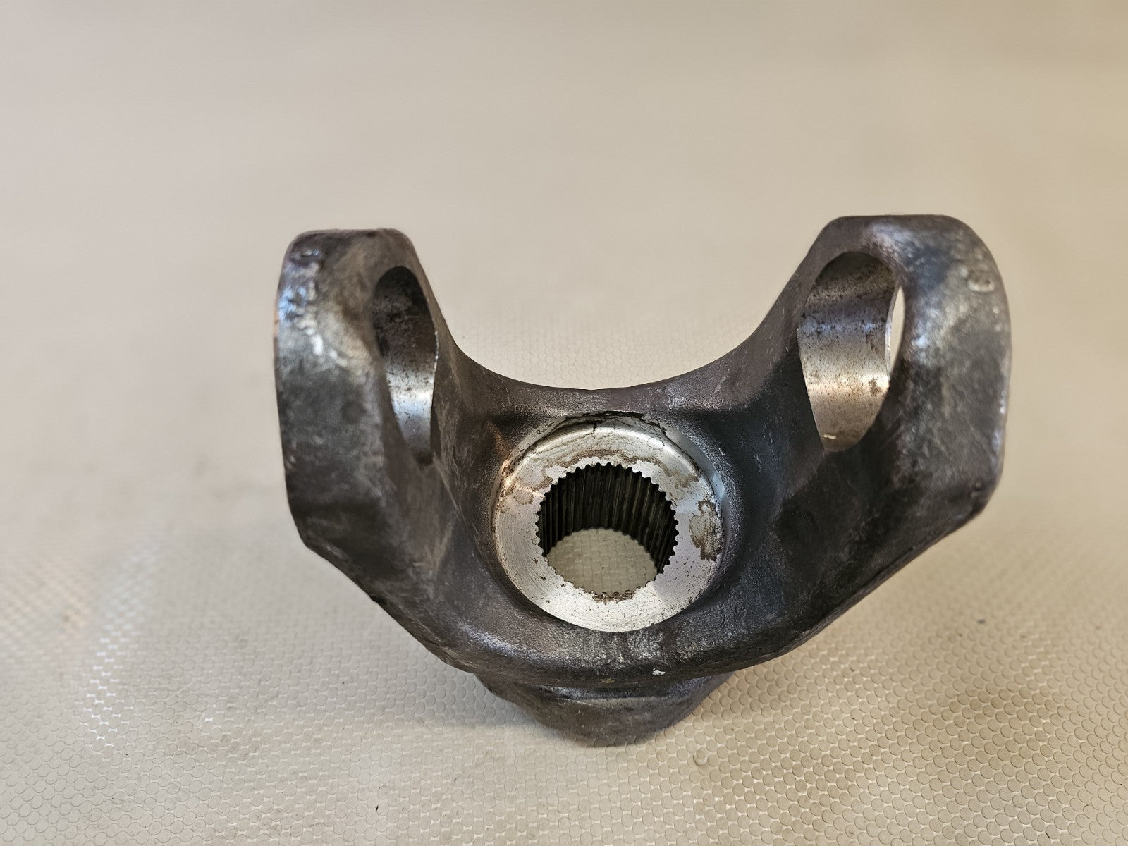 Genuine Spicer 6-4-XX1X Series end yoke Spline