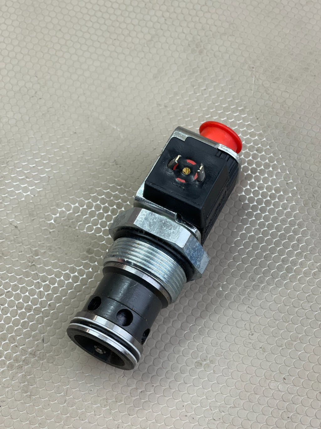 Parker DSL201CR Solenoid Valve w/ 24VDC 28W Coil CAP024D, 3000 PSI