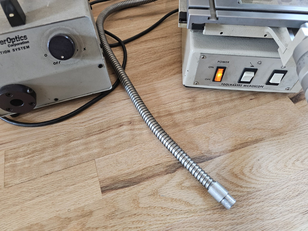 MITUTOYO TM-111 TOOLSMAKERS MICROSCOPE 50/60HZ 176-912 +IL410 Illumination CLEAN