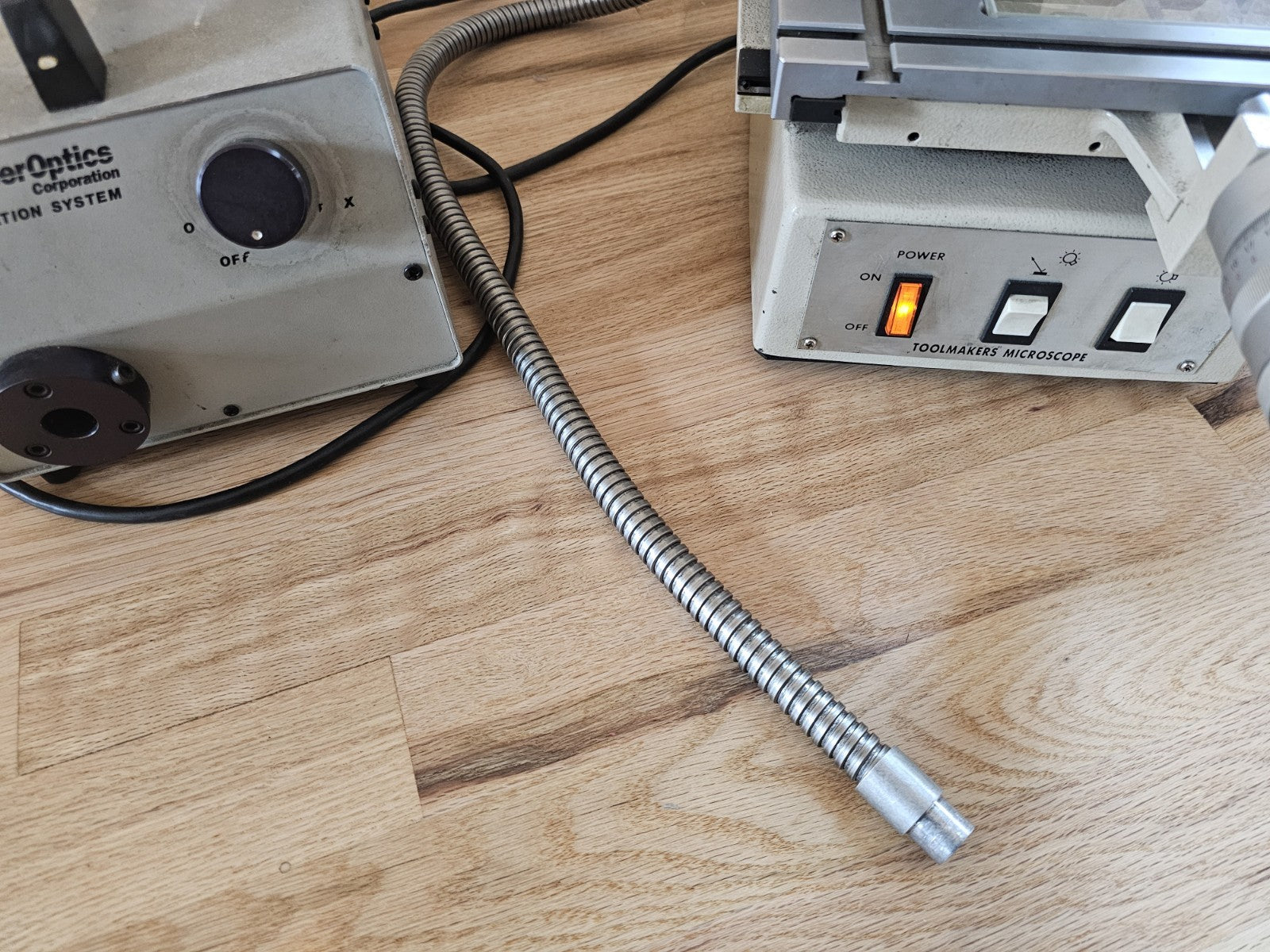 MITUTOYO TM-111 TOOLSMAKERS MICROSCOPE 50/60HZ 176-912 +IL410 Illumination CLEAN