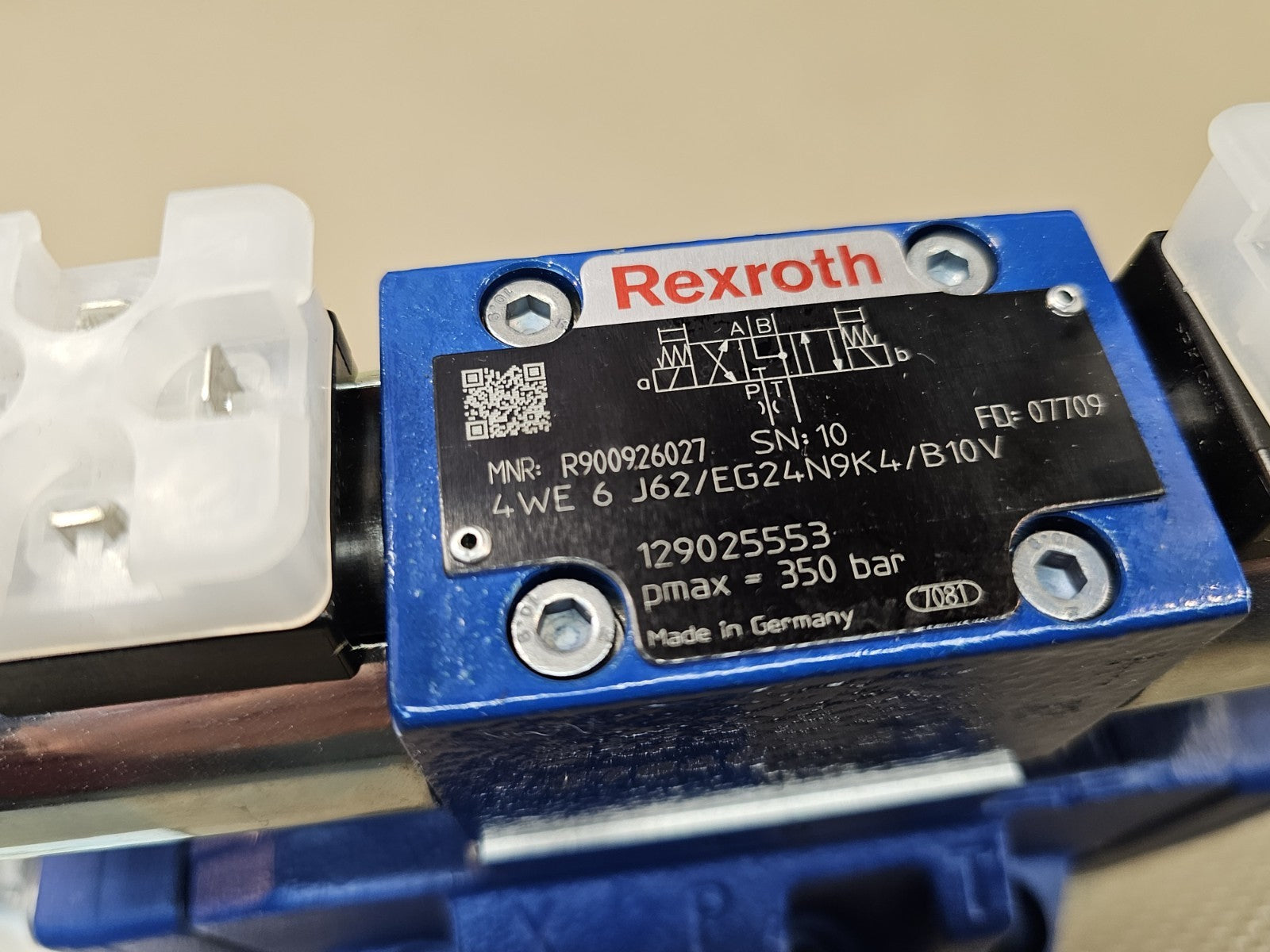Rexrot Hydraulic Directional Control Valve R901169993 + R900926027 350 bar