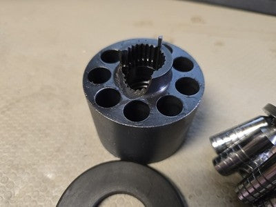 VICKERS PVB5 ROTATING GROUP *FOR PARTS - PARTIALLY BROKEN*