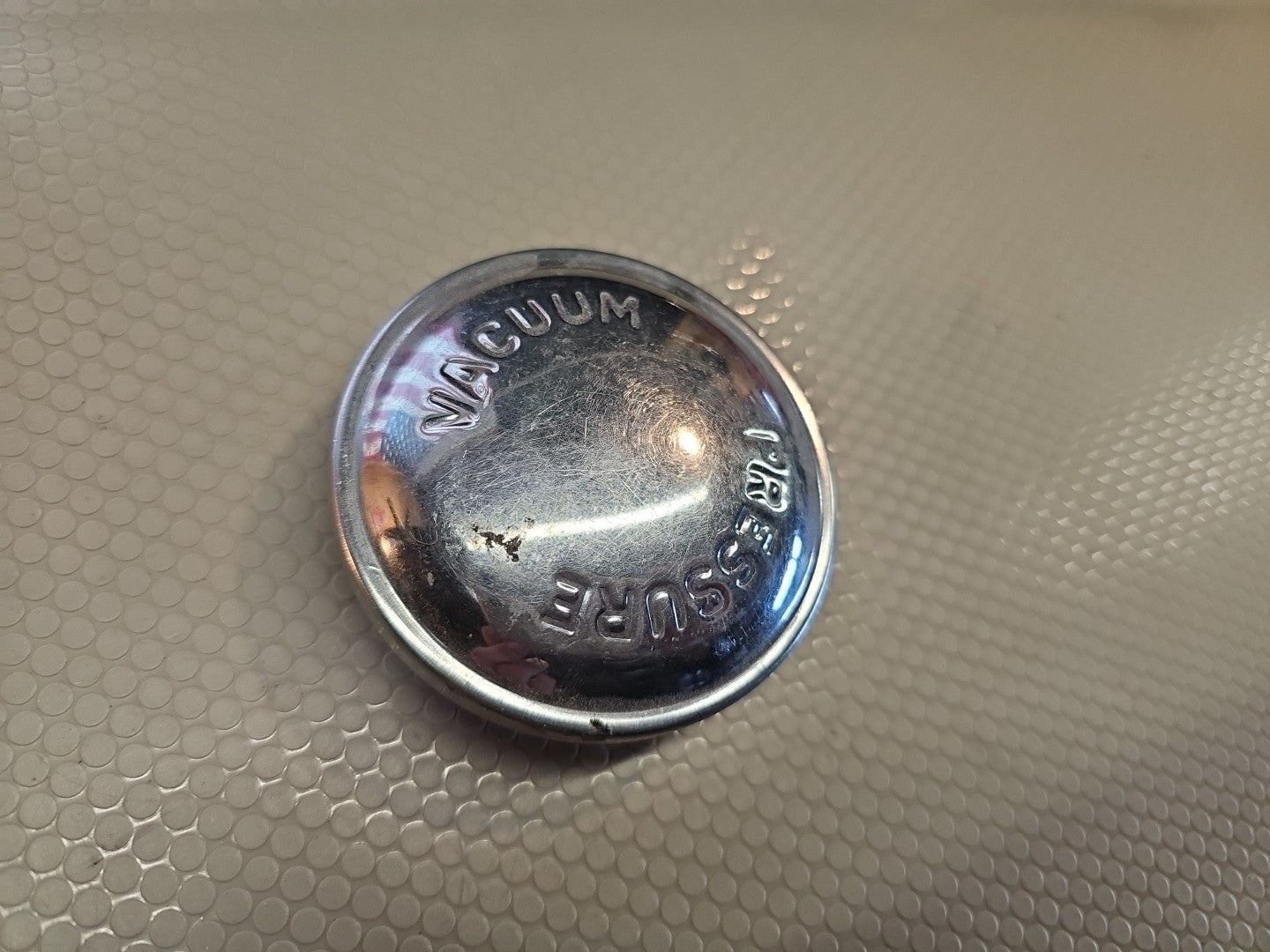Vintage Gas Cap - Vacuum Pressure - Unbranded