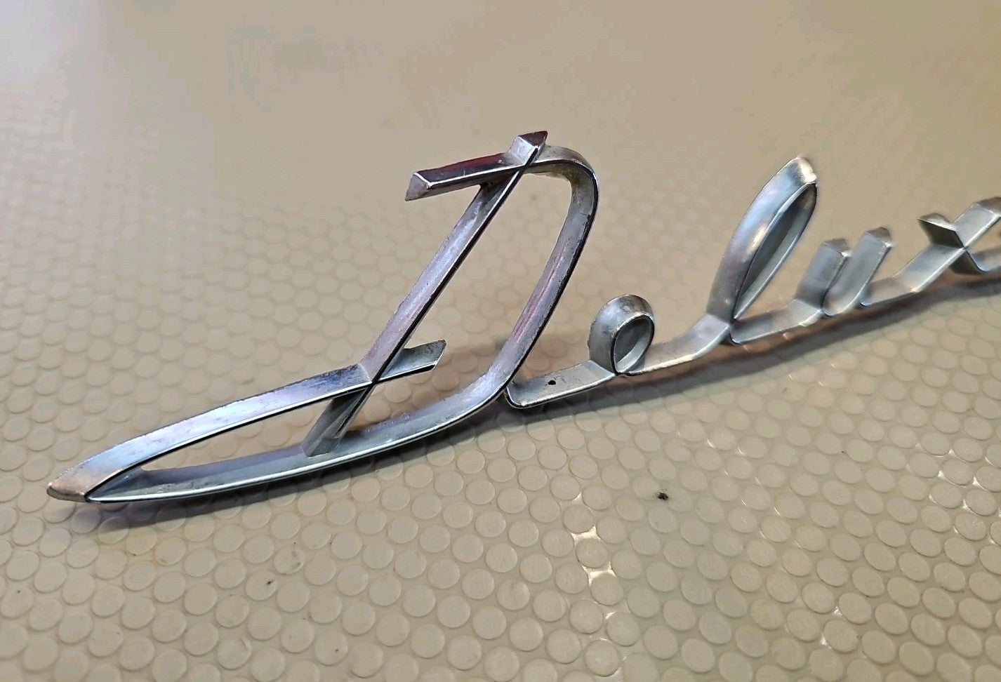 1949 1950 Chevrolet Fleetline Styleline Deluxe Front Fender Emblem Trim Original