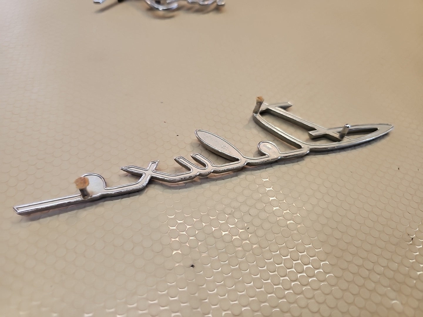 1949 1950 Chevrolet Fleetline Styleline Deluxe Front Fender Emblem Trim Original