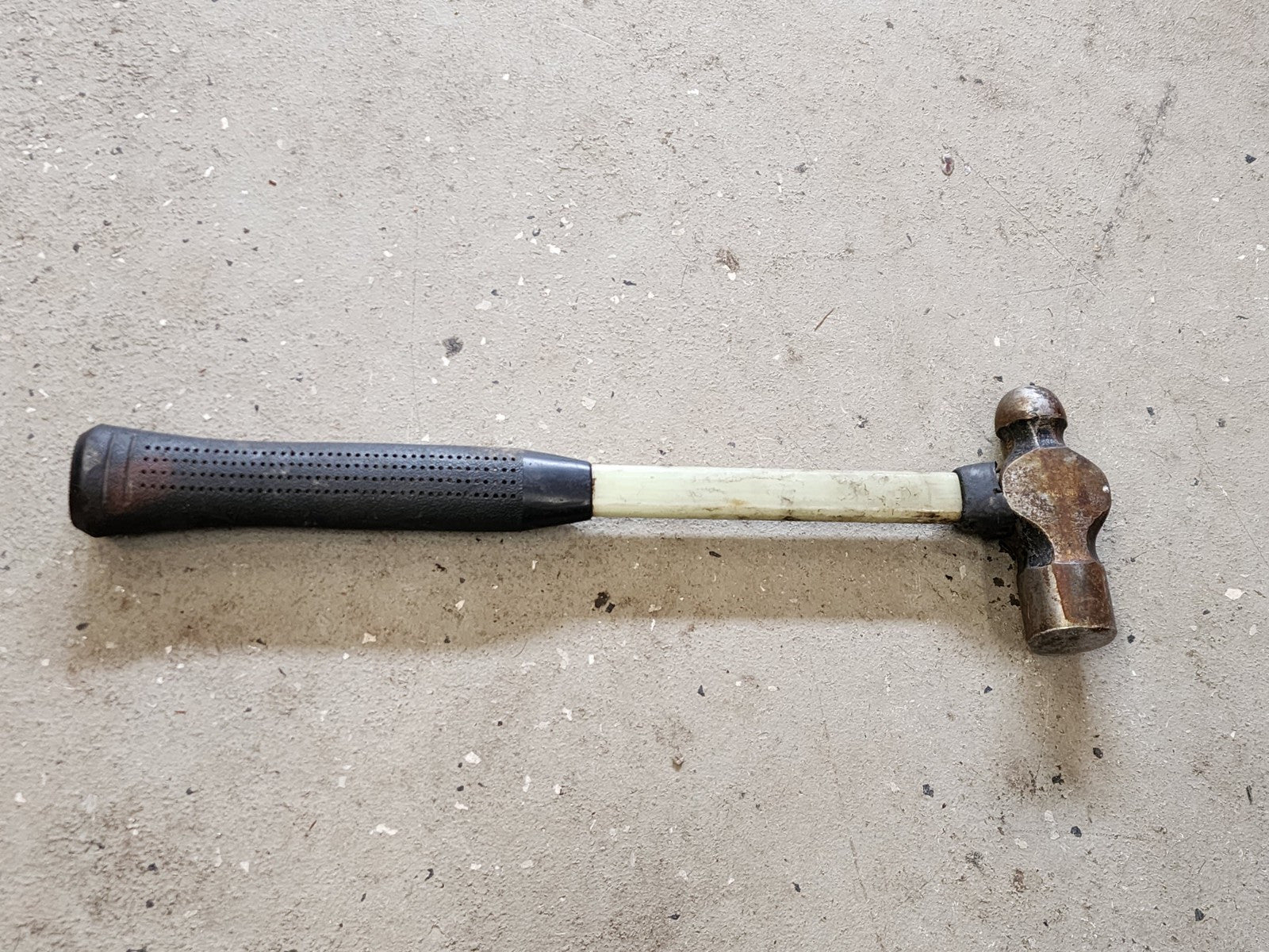Blue Point BPN16A Ball Pein Hammer With Fiberglass Handle
