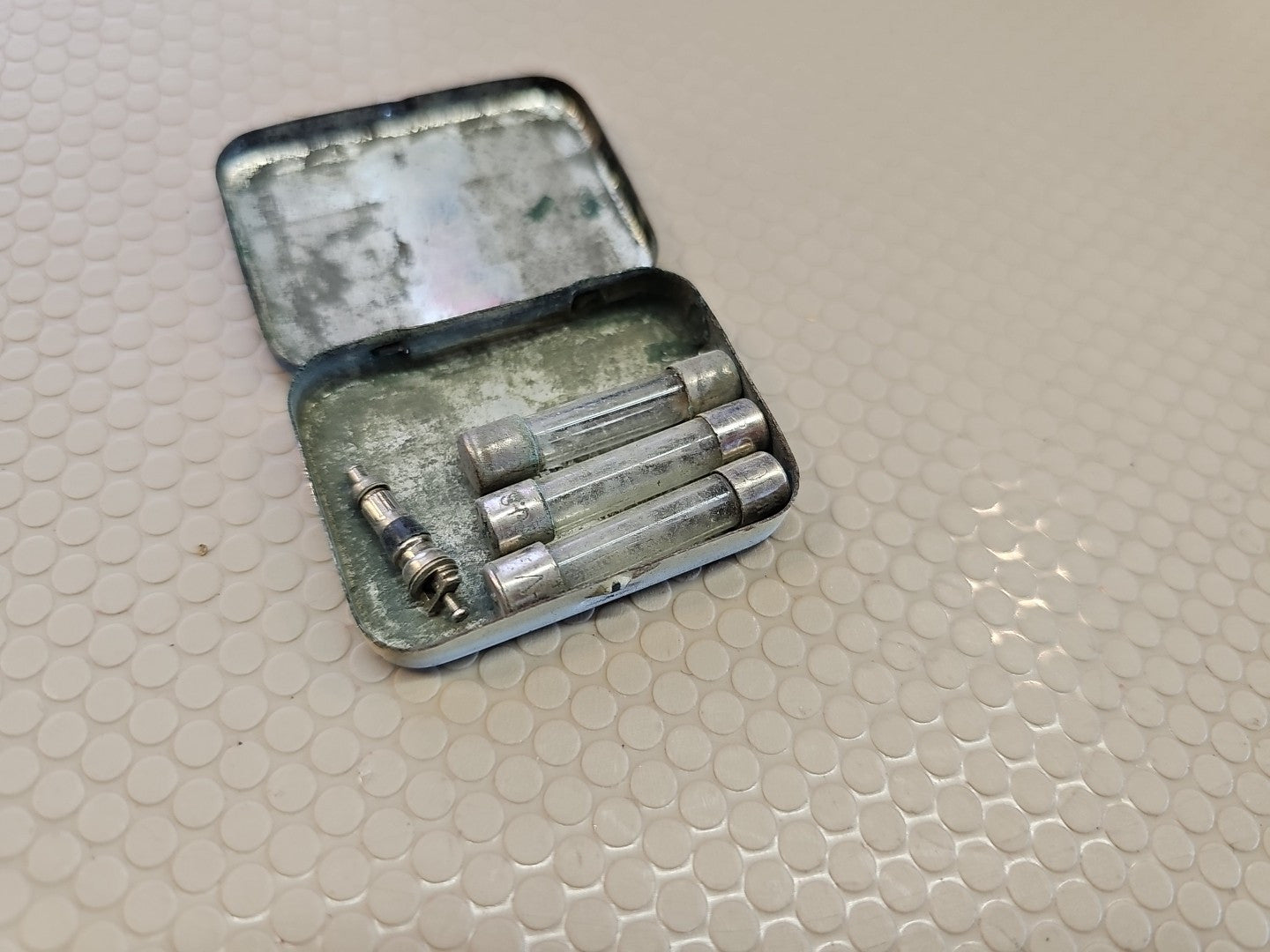 Vintage Ford Emergency Fuse kit Box with 3 of 5 Glass Fuses Genuine GM Chevy 